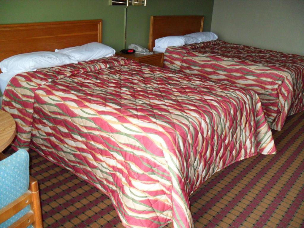 Super 8 Bristol Hotel Room photo
